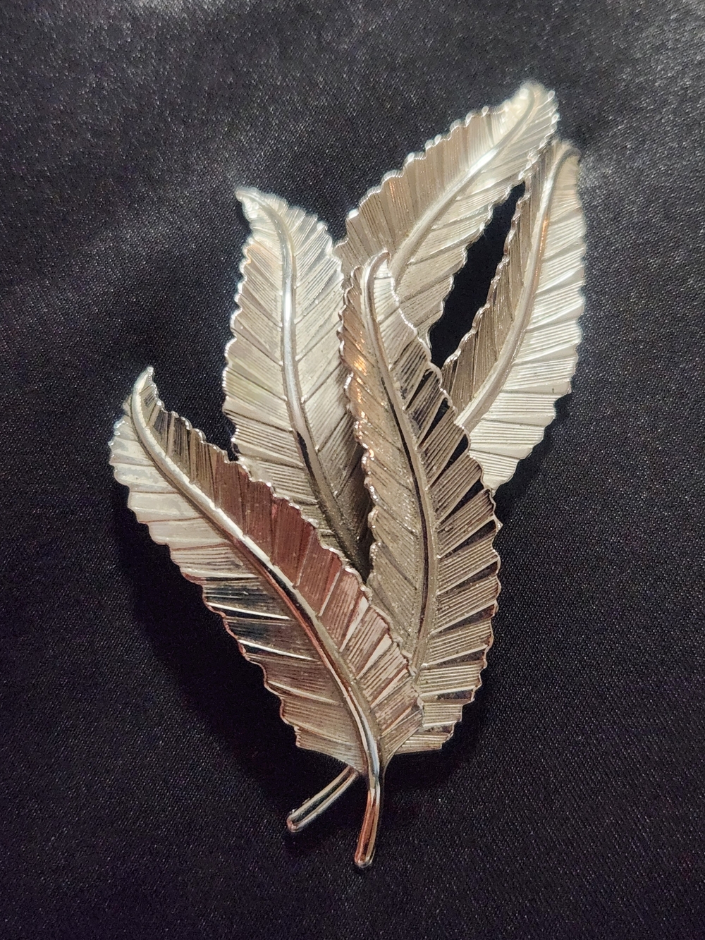 Vintage Silver Tone Feather Leaf Brooch Pin Textured Layered Spray Statement